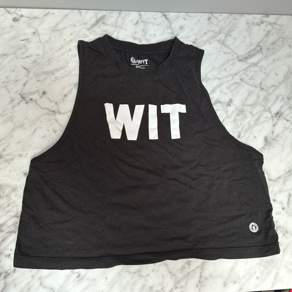 WIT CROP TOP BLACK